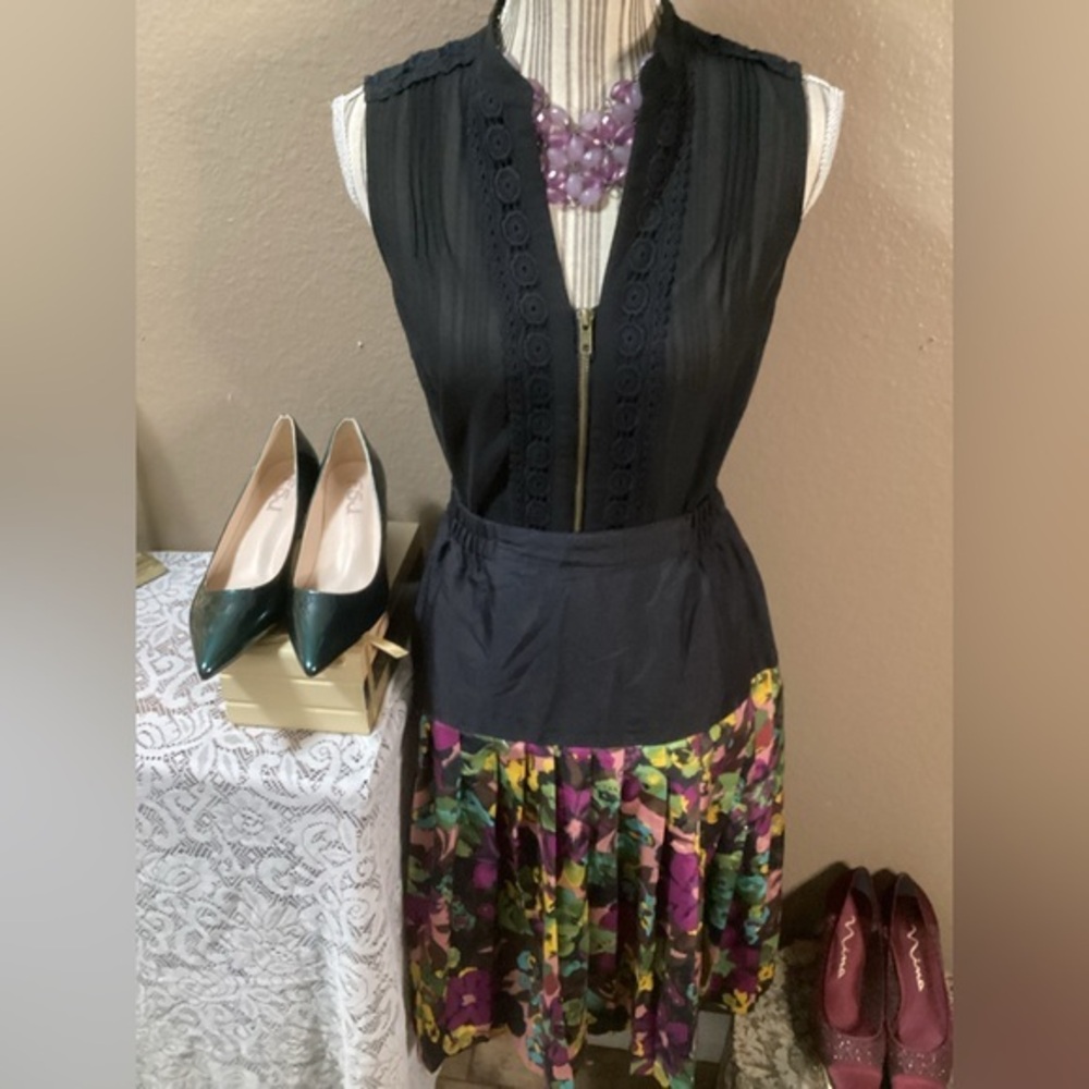 VINTAGE Floral Black Skirt with Elastic Waistline